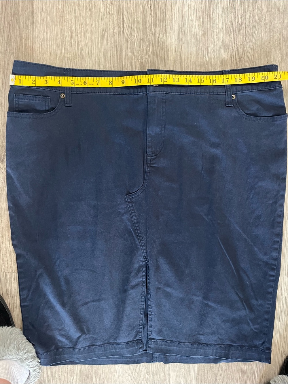 🔥390–Women's Navy Pencil Skirt - Classic Stretch Fit - Picture 2 of 4